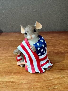 Fitz and Floyd,Charming Tails “Wrapped With Pride” 89/139~Mouse & American Flag